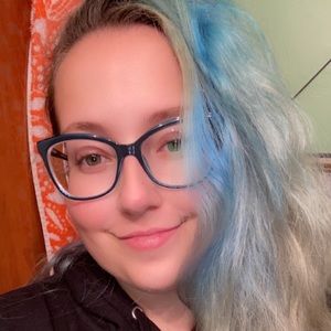 Meet your Posher, Makayla